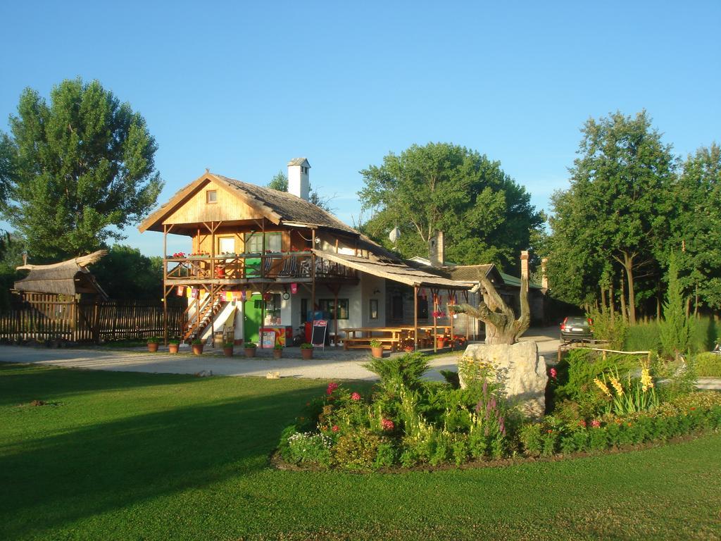 Achilles Park Hotel Gyor Exterior photo